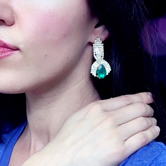 🐣EMERALD GREEN EARRINGS - Picture 2 of 5